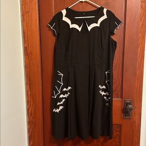 HALLOWEEN Black Dress with White Bat Design XXL